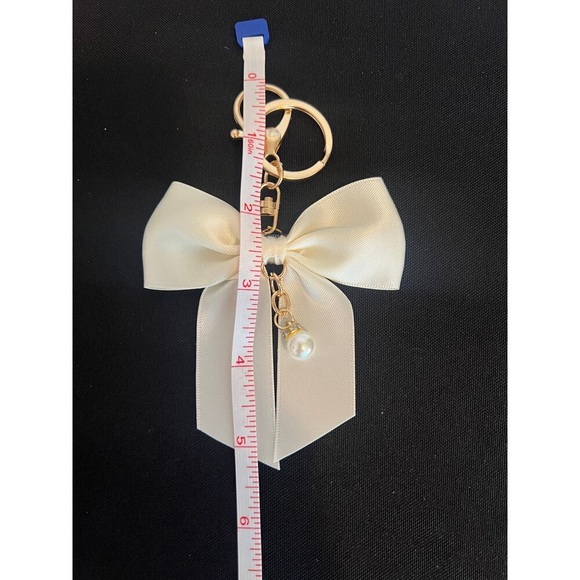 CHARMS KEY CHAIN FOR PURSE HANDBAG BOW PEARL GOLD HARDWARE IVORY - Picture 5 of 6